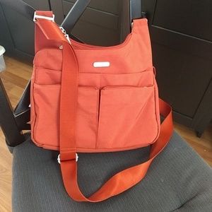 Baggallini Crossover